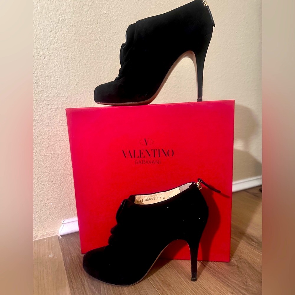 EUC Valentino Black Suede Ankle Booties with Ruffle Detail sz 9 US/39 Euro
